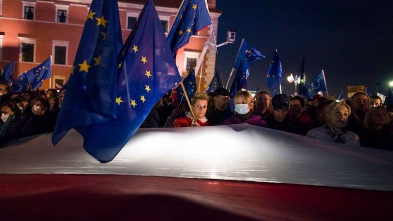 تظاهرات گسترده در لهستان در حمایت از اتحادیه اروپا
