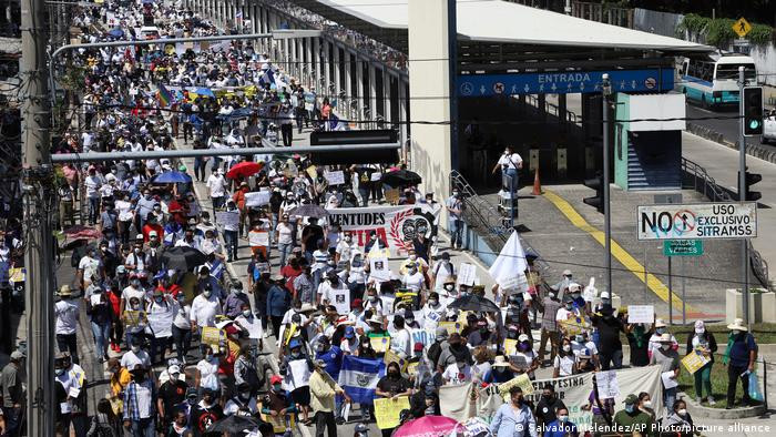 تظاهرات السالوادور علیه رسمیت یافتن رمزارز بیت‌کوین