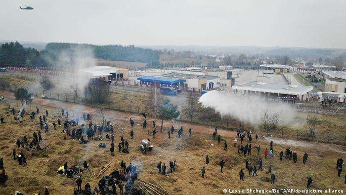 آشوب و درگیری میان پلیس لهستان و پناهجویان در مرز بلاروس