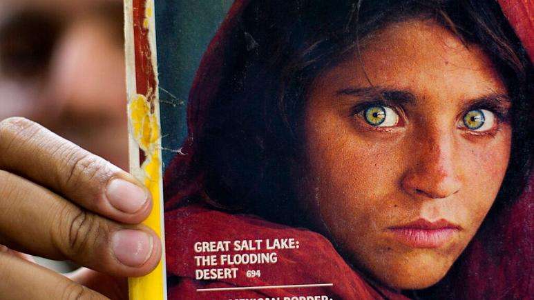 «دختر افغان» مشهور بر جلد نشنال جئوگرافیک به ایتالیا رسید