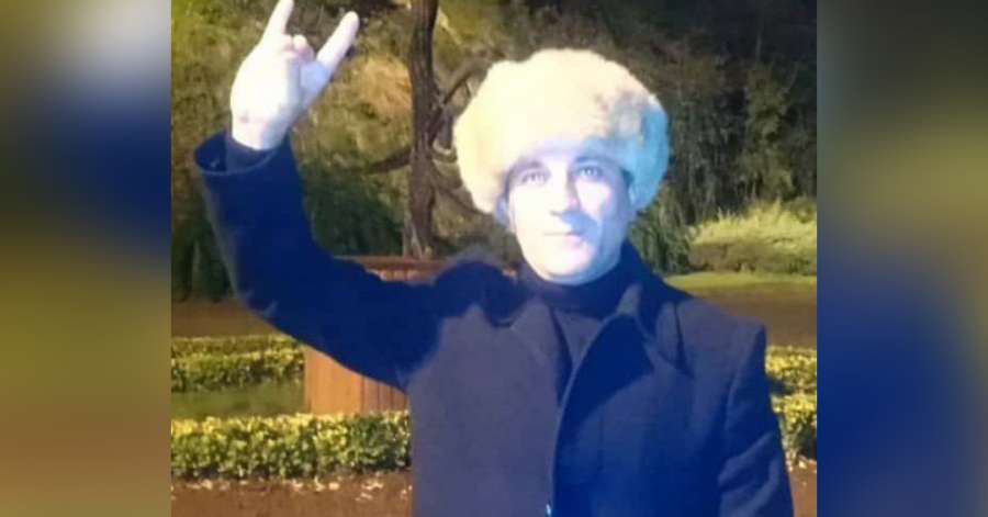 حضور مامورین واحد اجرای احکام در منزل فعال ملی آذربایجان؛ «اکبر مهاجری» برای دستگیری وی