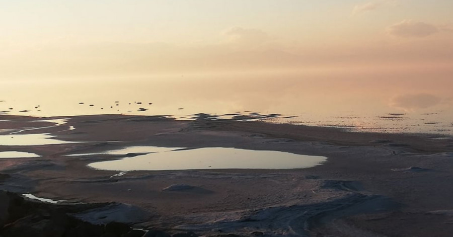 تصاویری از تاراج و غارت نمک دریاچه ارومیه