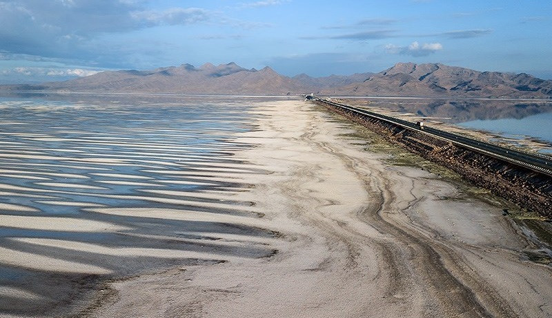 حجم آب دریاچه ارومیه در یک سال گذشته ۲ میلیارد مترمکعب کاهش یافت