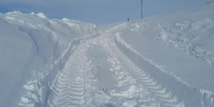 بارش نیم متری برف در مرند؛ راه ۱۷۰ روستای آذربایجان ‌شرقی مسدود شد