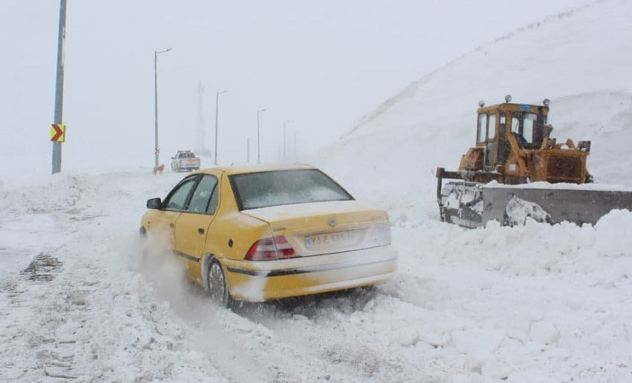 بارش برف راه ۵۰۰ روستای استان اردبیل را مسدود کرد