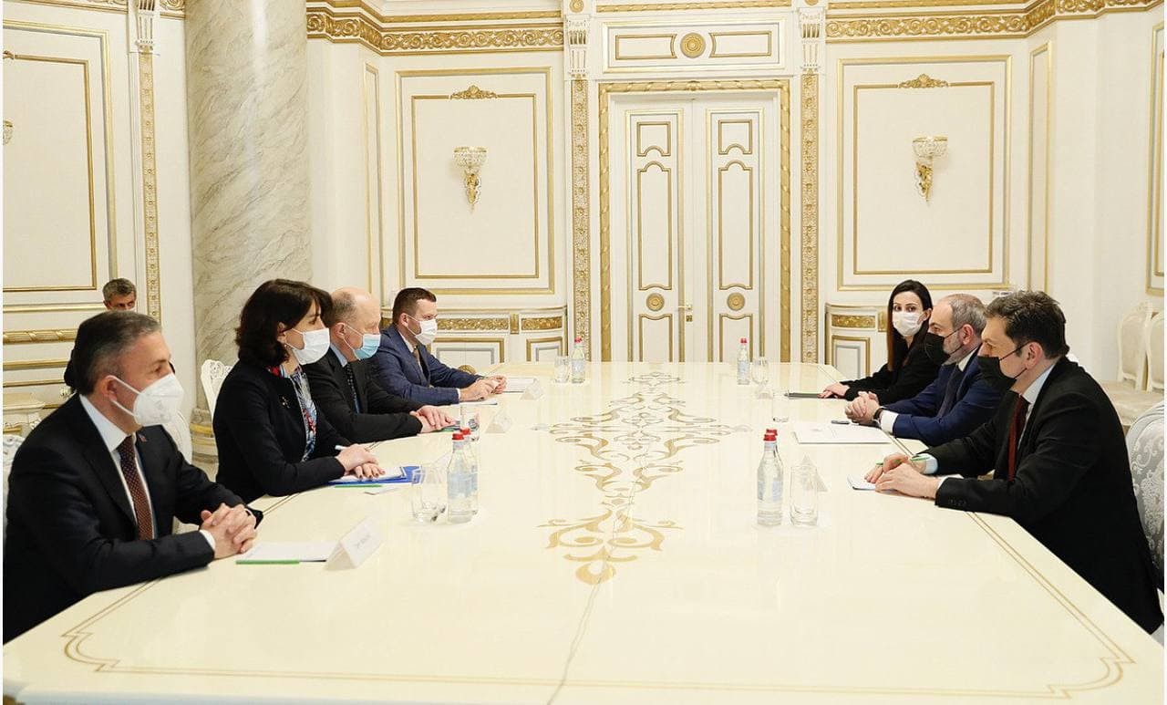 دیدار نمایندگان پارلمان آذربایجان با نیکول پاشینیان در ایروان