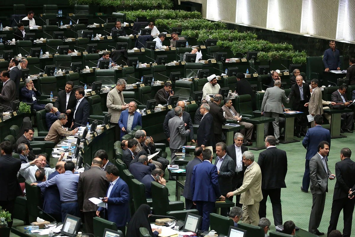 طرح نمایندگان مجلس برای ممنوعیت فعالیت در  شبکه های اجتماعی