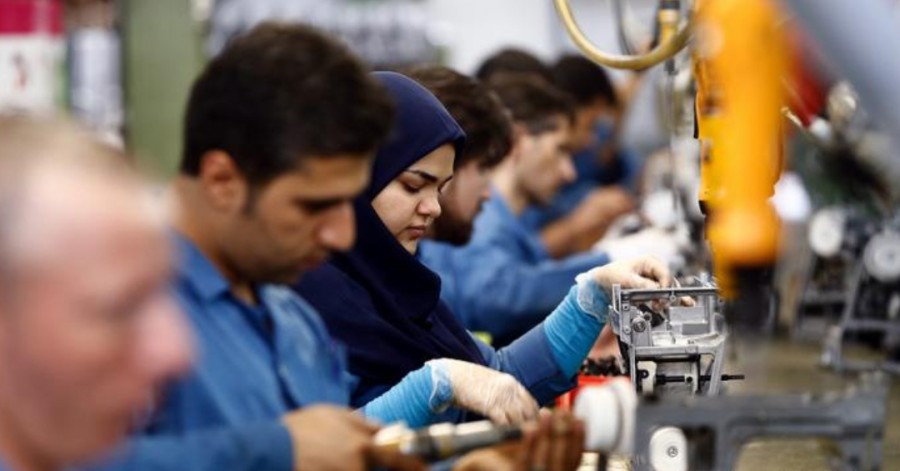 دستمزد کارگران برای سال ۱۴۰۱ کمتر از پنج میلیون تومان تعیین شد