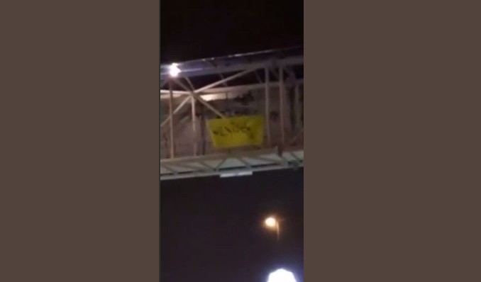 نصب‌ پارچه‌نوشت در حمایت‌ از زبان‌ مادری‌ در اردبیل «هانی منیم‌ آنا‌ دیلیم؟»+ ویدئو