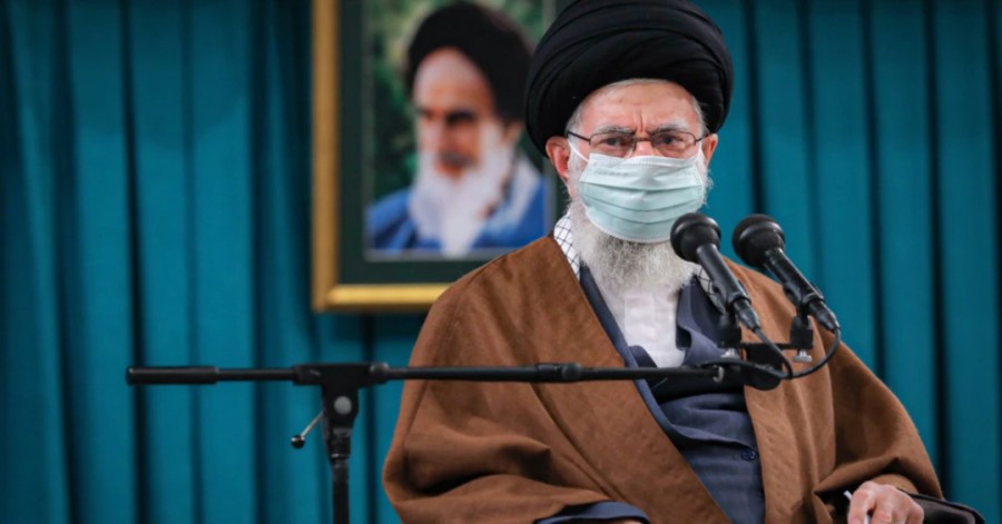 خامنه‌ای بر خلاف آمار بانک مرکزی، میزان بدهی خارجی ایران را «نزدیک به صفر» اعلام کرد