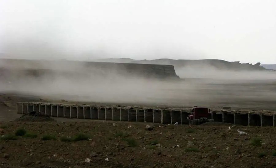 امام جمعه بناب: طوفان‌های نمکی دریاچه ارومیه به تهدیدی جدی برای آذربایجان بدل شده