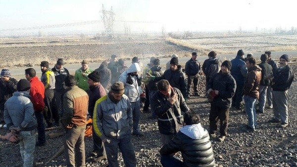 کارگران راه آهن زنجان تجمع اعتراضی برپا کردند