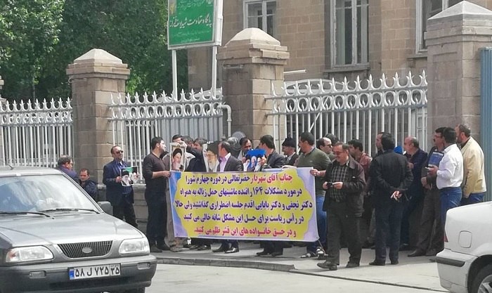 تجمع اعتراضی رانندگان استیجاری شهرداری تبریز + فیلم
