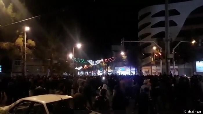 تظاهرات در شهرهای الاحواز در اعتراض به گرانیهای افسارگسیخته + فیلم