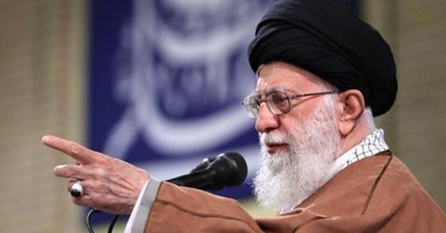 با دستور خامنه‌ای کتاب‌های درسی تغییر می‌کند