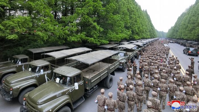 مقابله با کرونا به سبک کره شمالی؛ اعزام سرباز به داروخانه‌ها