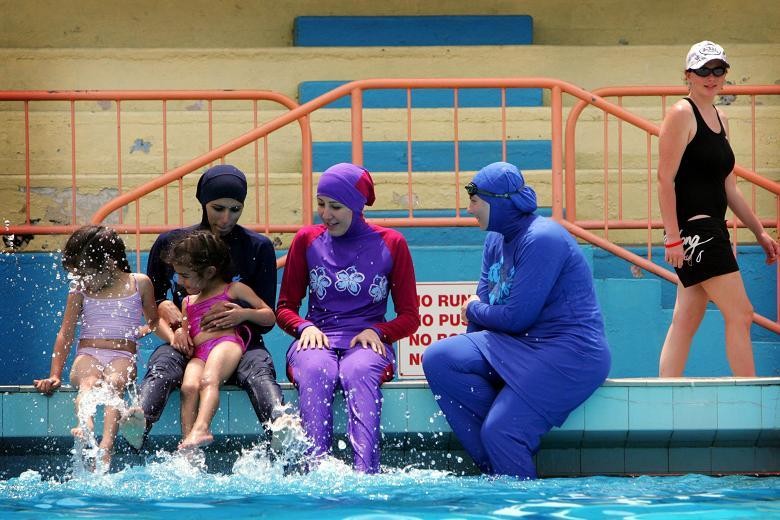 شنای زنان با مایوی اسلامی در استخرهای فرانسه مجاز شد