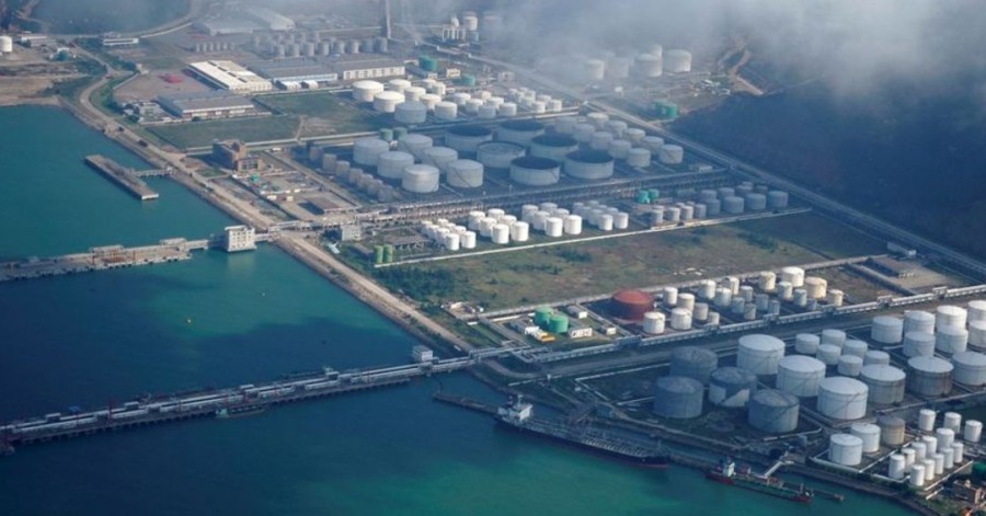 افت فروش نفت ایران به چین به «بیش از یک‌چهارم به دلیل رقابت با روسیه