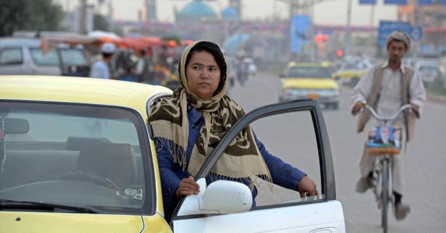 دستور جدید طالبان؛ زنان اجازه ندارند تاکسی دربست بگیرند
