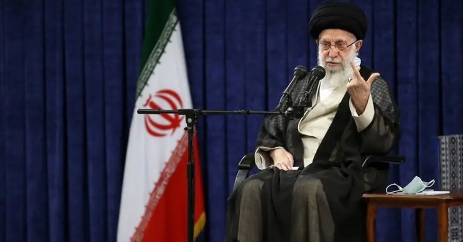 خامنه‌ای منتقدان مقامات دولتی را به کار برای «دشمنان» متهم کرد