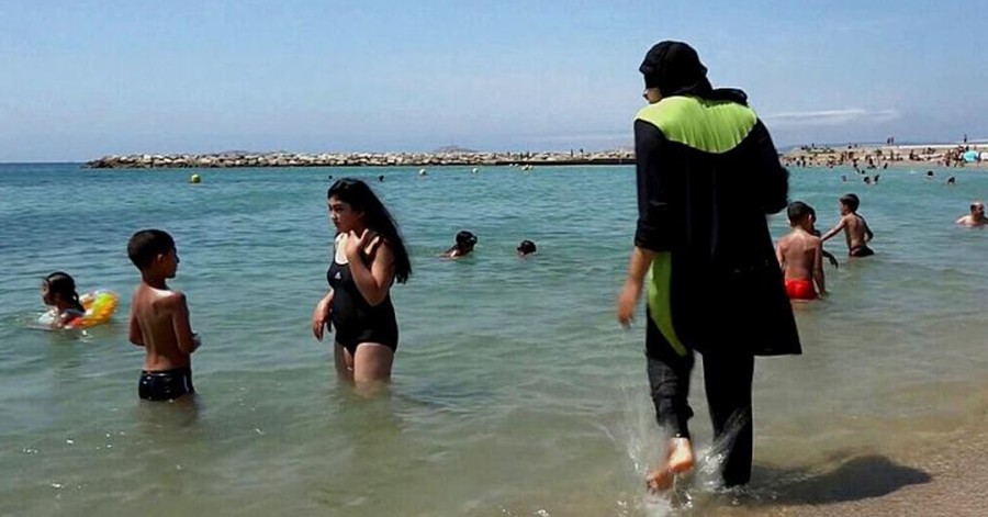 استفاده از بورکینی در استخرهای شهری فرانسه ممنوع شد