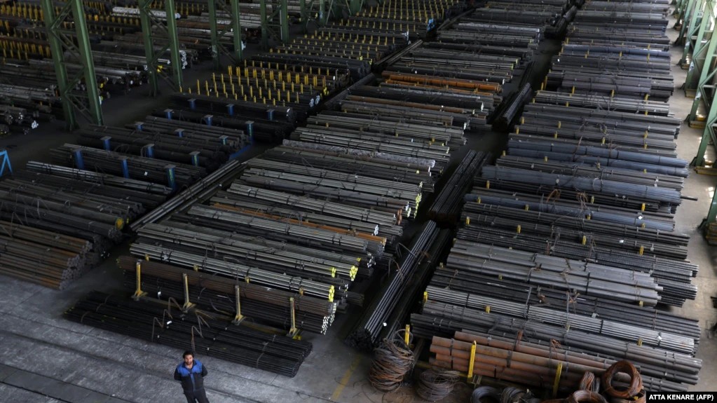 در ادامه تخفیف‌های روسیه به مشتریان، تولید فولاد ایران بار دیگر سقوط کرد