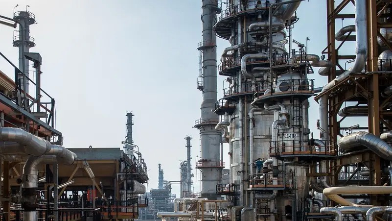 بلومبرگ: ایران در رقابت با روسیه چوب حراج به نفت خود زده است