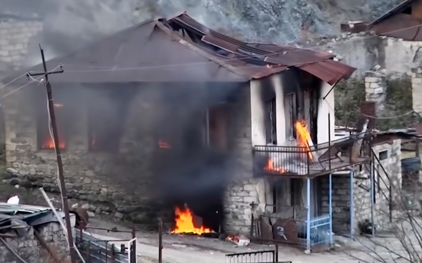 اشغالگران ارمنی هنگام ترک قاراباغ خانه ها و جنگل ها را آتش می زنند + فیلم