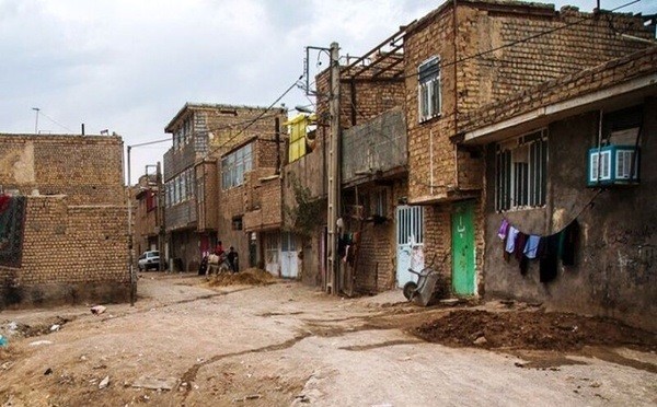 مدیرکل راه و شهرسازی اردبیل: ۱۴۱ هزار نفر در سکونتگاه‌های غیررسمی اردبیل زندگی می‌کنند