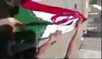 آتش زدن پرچم ایران در اعتراضات عراق + ویدئو