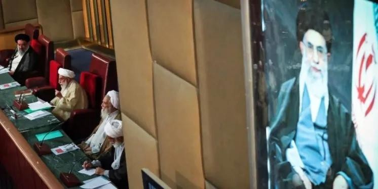 قوت گرفتن شایعات در مورد سلامتی خامنه ای