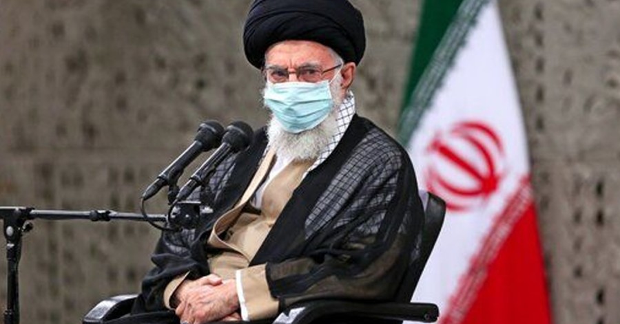 زن‌ستیزی در حکومت ایران و سکوت خامنه‌ای