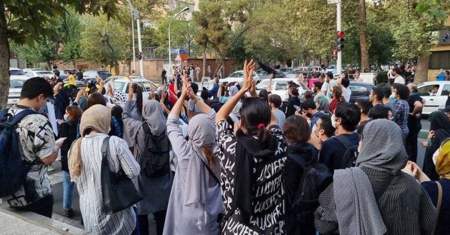 تحلیل مضحک روزنامه نزدیک به سپاه از اعتراضات سراسری علیه حکومت ایران