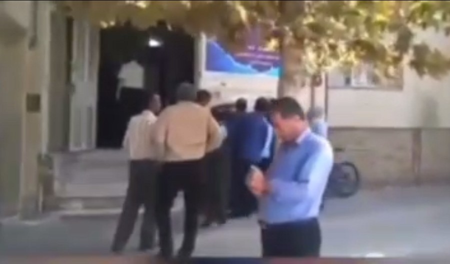 سرگردانی زلزله زدگان خوی به دلیل بی تفاوتی دولت + فیلم