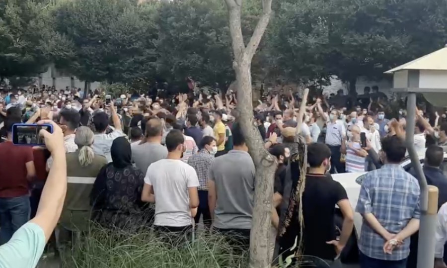 وکیل آذربایجانی: ۱۷۰۰ نفر در اعتراضات تبریز بازداشت شده اند