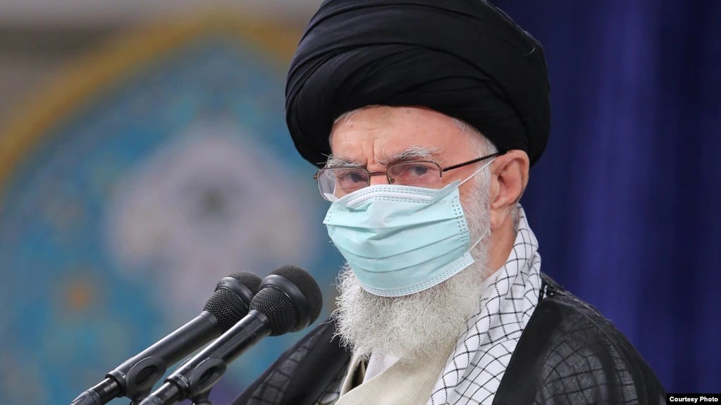 خامنه‌ای بر ادامه سرکوب خونین مردم تاکید کرد