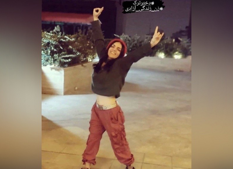 انتقال «روشنک مولایی» دختر آذربایجانی از زندان قرچک ورامین به مکانی نامعلوم