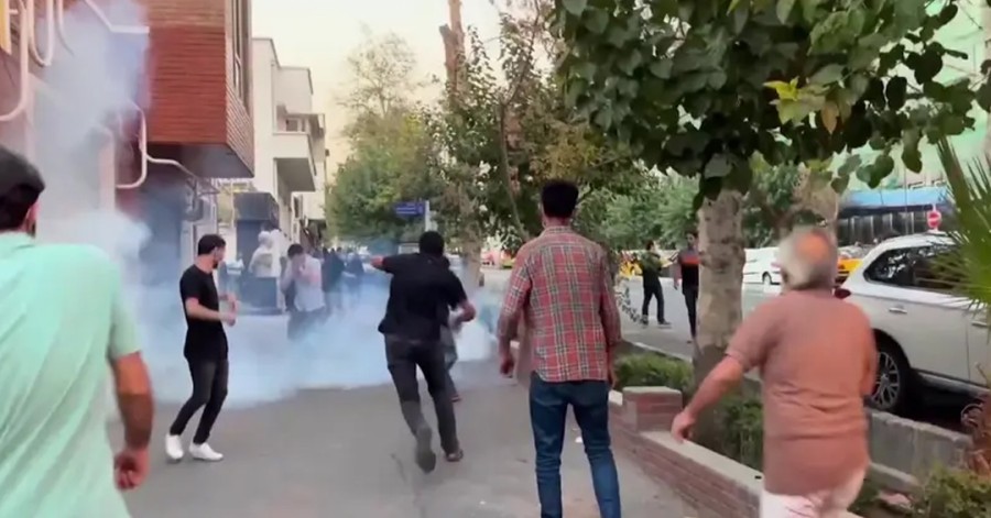«اگر حکومت ایران به لغو قانون حجاب اجباری تن دهد باز هم اعتراضات ادامه خواهد یافت»