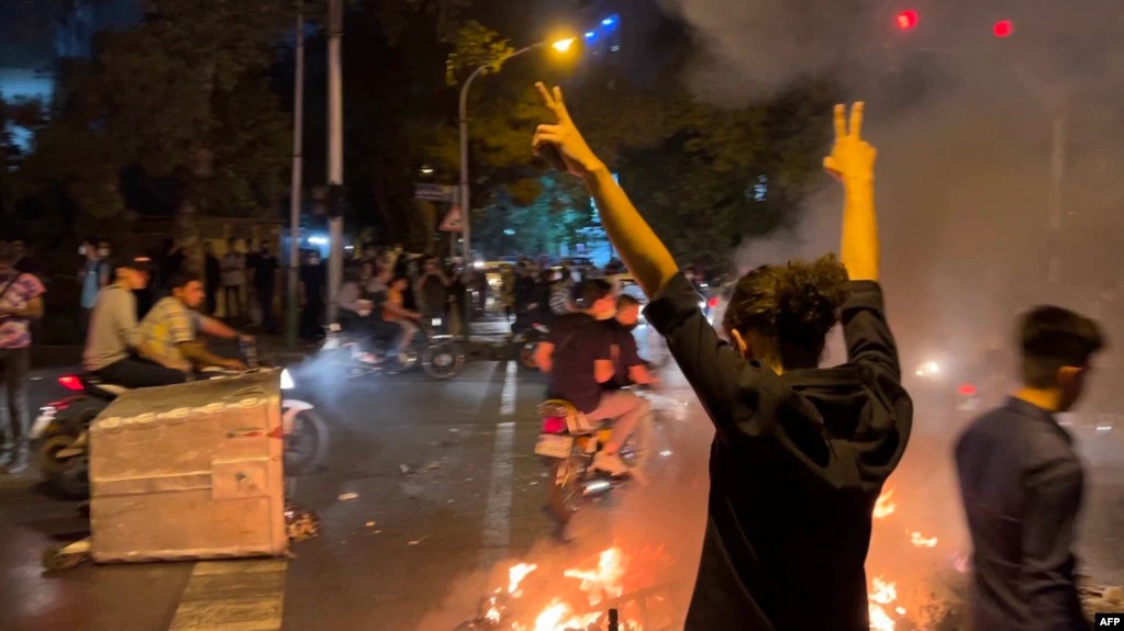 نیویورک‌تایمز: جمهوری اسلامی از تجاوز به زنان برای تحمیل عفاف استفاده می‌کند