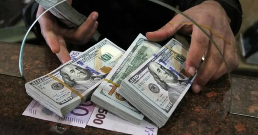 دلار به رکورد تاریخی 42 هزار تومان رسید