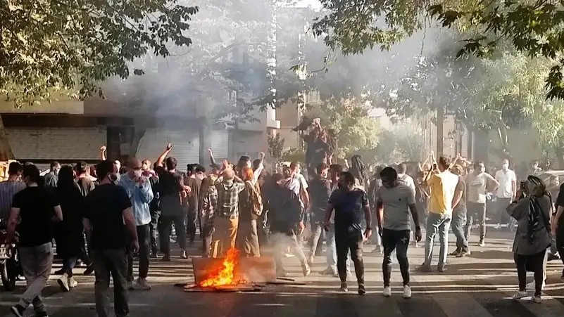 بریتانیا: خارجی‌ها ایران را سریعا ترک کنند