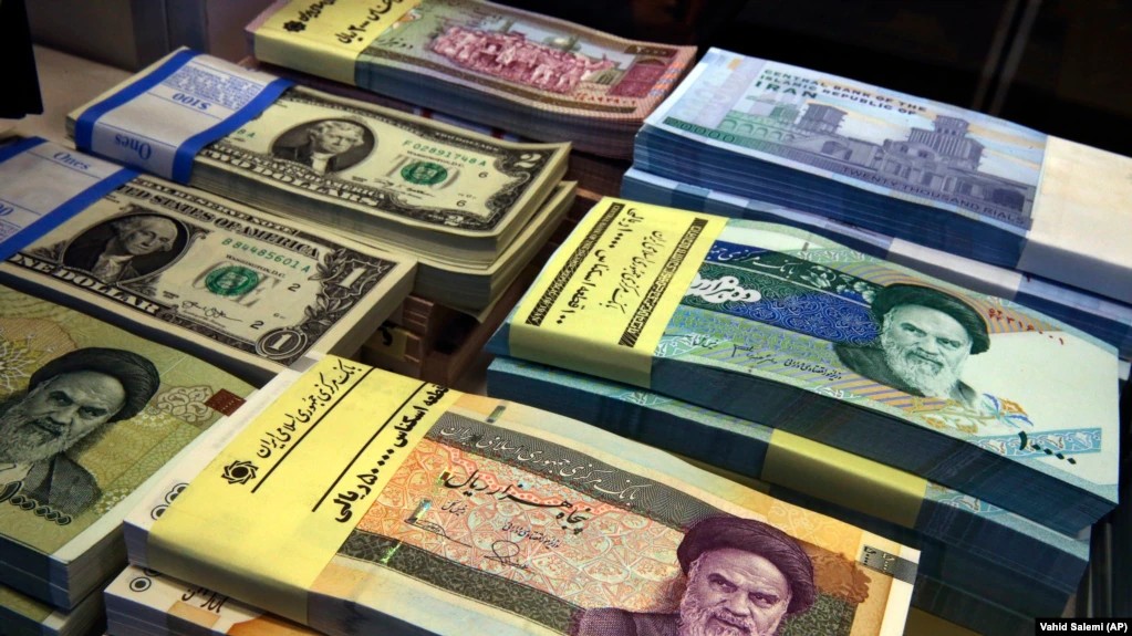 رئیس اتاق بازرگانی تهران: خروج سرمایه از ایران به ۱۰ میلیارد دلار در سال رسیده است