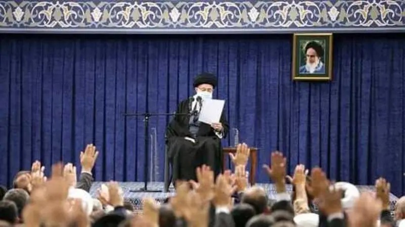 خامنه‌ای معترضان را به «خیانت» متهم کرد