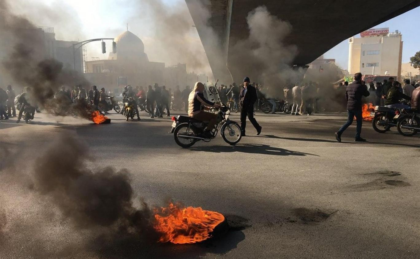 سی‌بی‌اس: مرگ خامنه‌ای یا تهاجم خارجی می‌تواند موازنه قوا را به نفع معترضان تغییر دهد