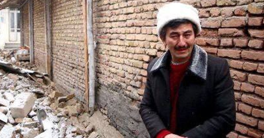 معلم آذربایجانی معلم ساکن مناطق زلزله زده: ملت تورک پس از زلزله در امدادرسانی سنگ تمام گذاشتند
