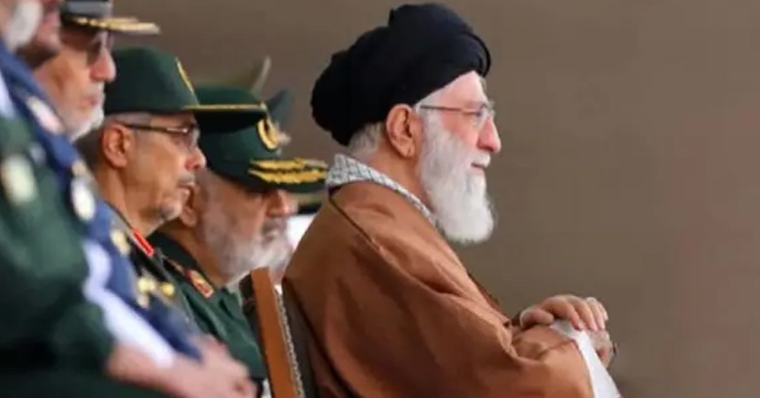 نگرانی از فروپاشی درونی در جلسه محرمانه / طرح یک حمله توپخانه‌ای به دفتر خامنه‌ای