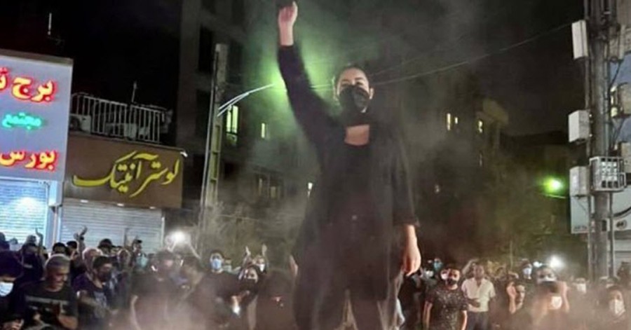 گزارش سازمان عفو بین‌الملل؛ زنان در ایران برای مطالبه فردای بهتر به خیابان‌ها آمدند