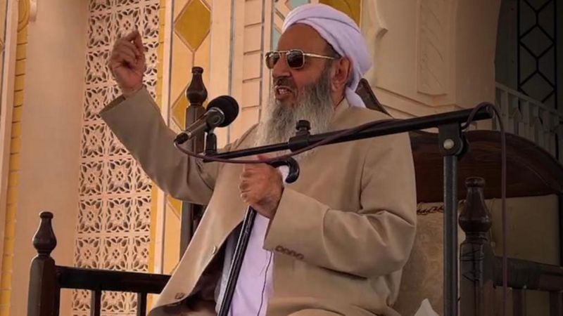 مولوی عبدالحمید در نماز جمعه زاهدان: کدام دولت ملت خود را می‌کشد؟