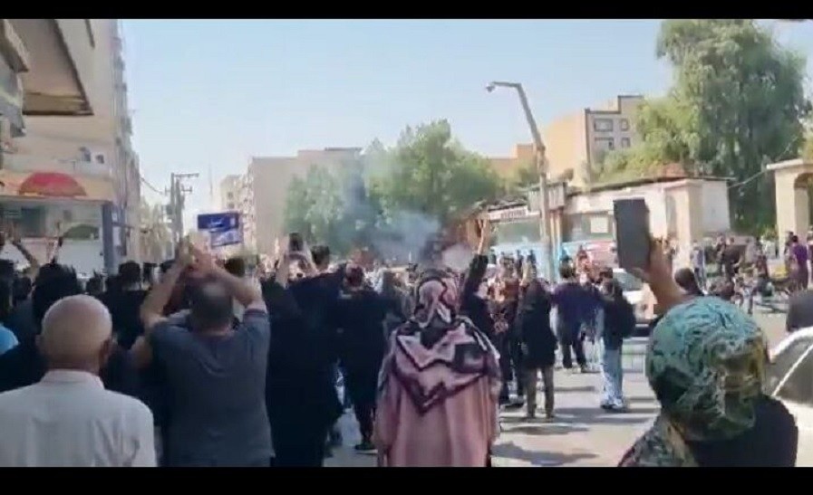 Bu gün İranın müxtəlif şəhərlərində yenidən etirazlar başlayıb-VİDEO