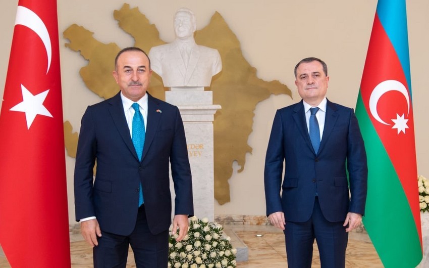 Ceyhun Bayramov və Mövlud Çavuşoğlu Azərbaycan-Ermənistan sülh sazişi üzrə danışıqları müzakirə edib